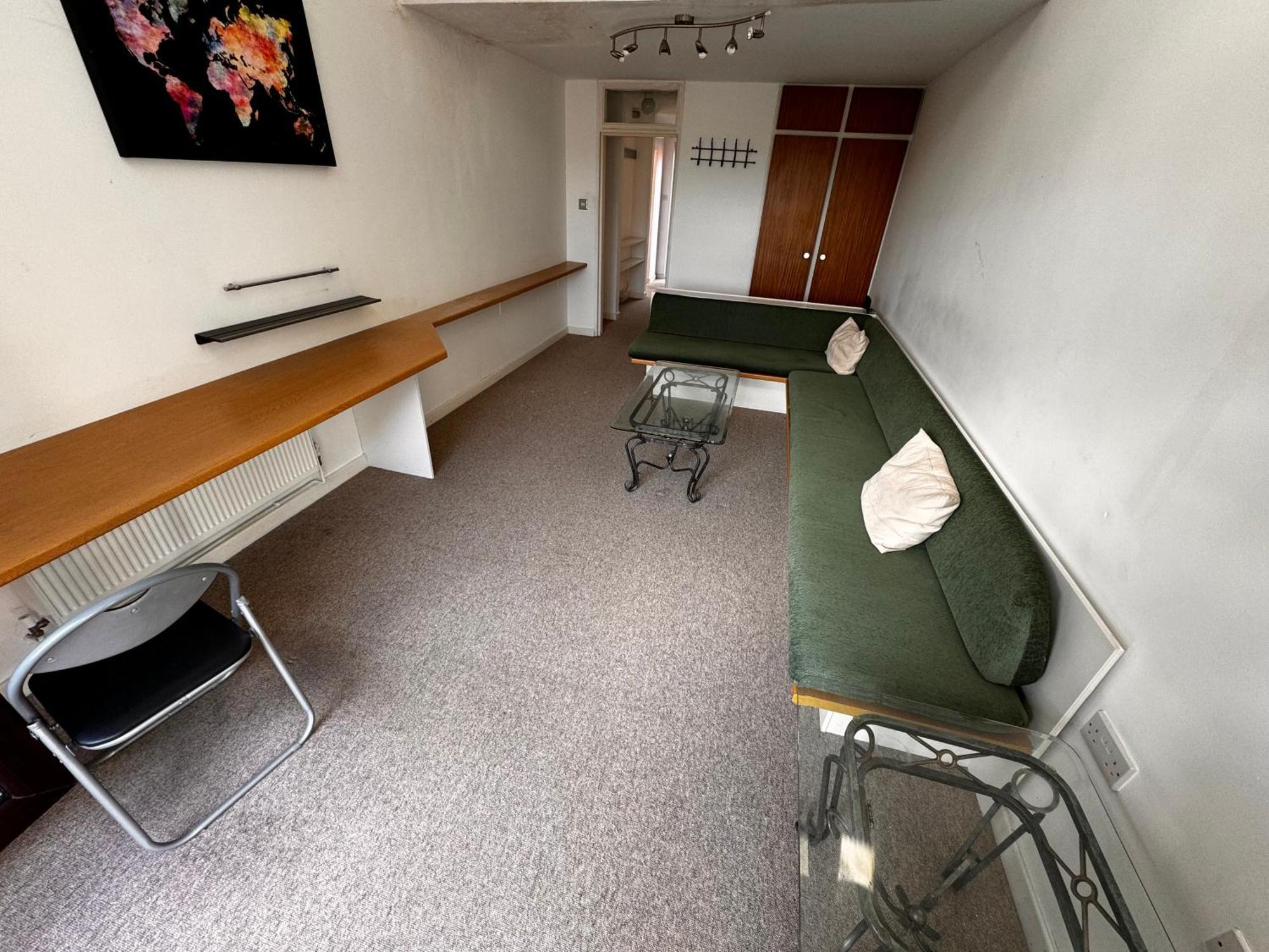 Two-Bedroom Flat Close To Uni & Shopping Center With Free Parking โคเวนทรี ภายนอก รูปภาพ