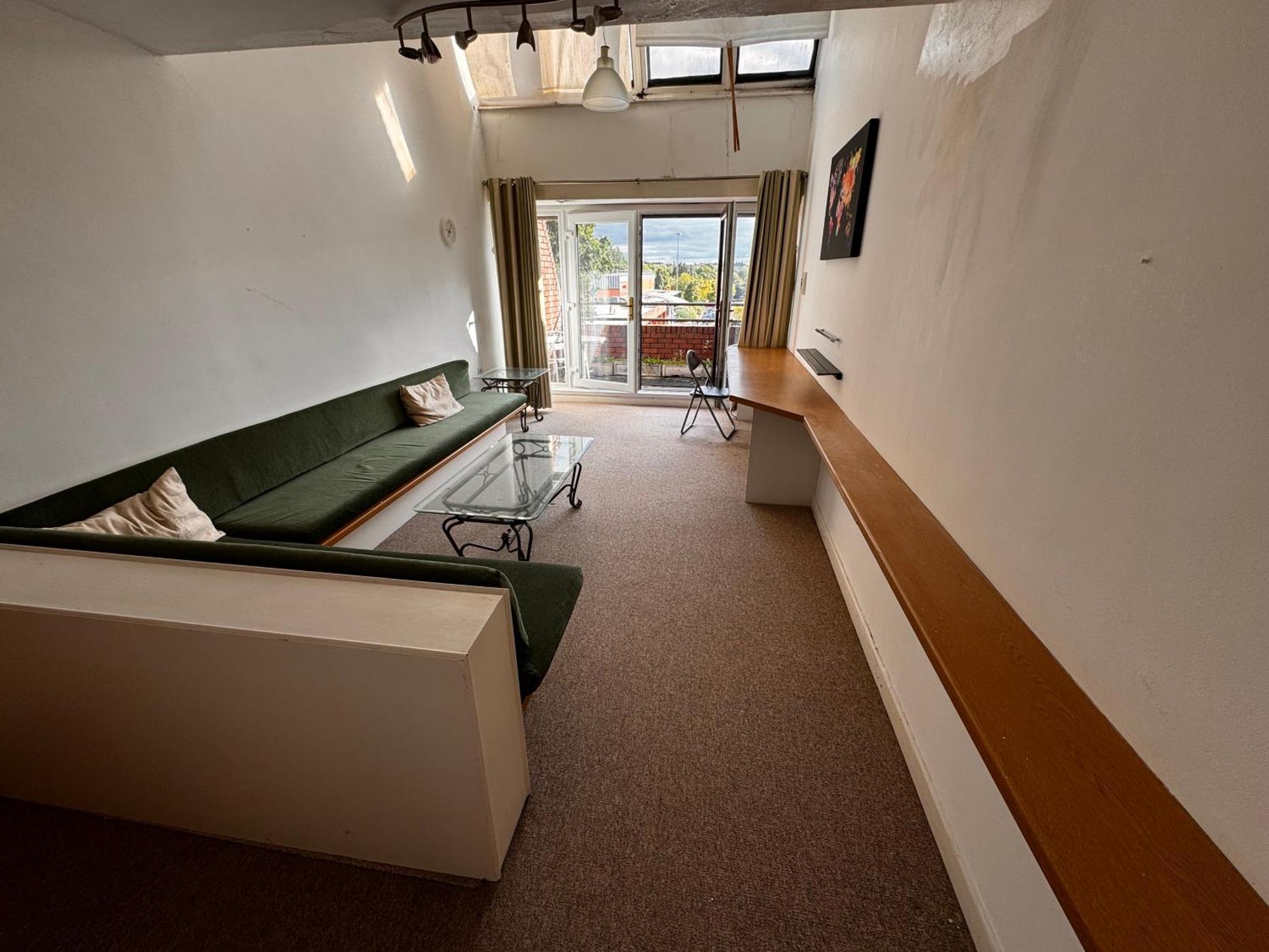 Two-Bedroom Flat Close To Uni & Shopping Center With Free Parking โคเวนทรี ภายนอก รูปภาพ